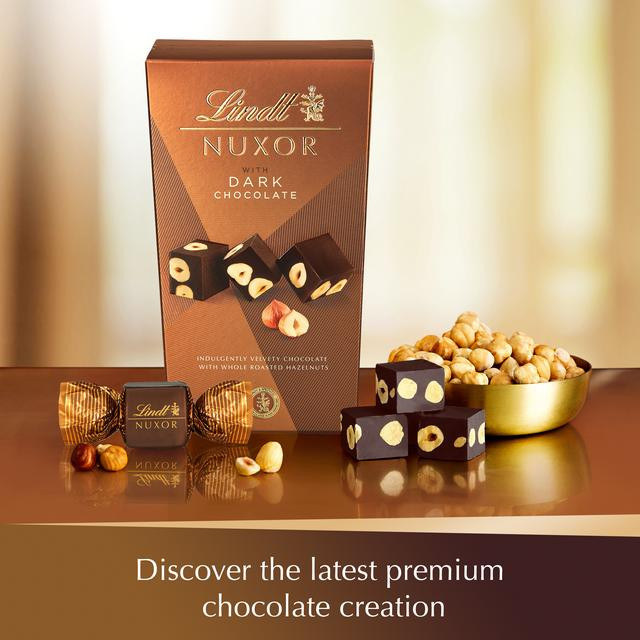 Lindt nuxor with dark and milk chocolate 165g.(sô cô la kết hợp với hazelnuts là sự lựa chọn tuyệt vời)